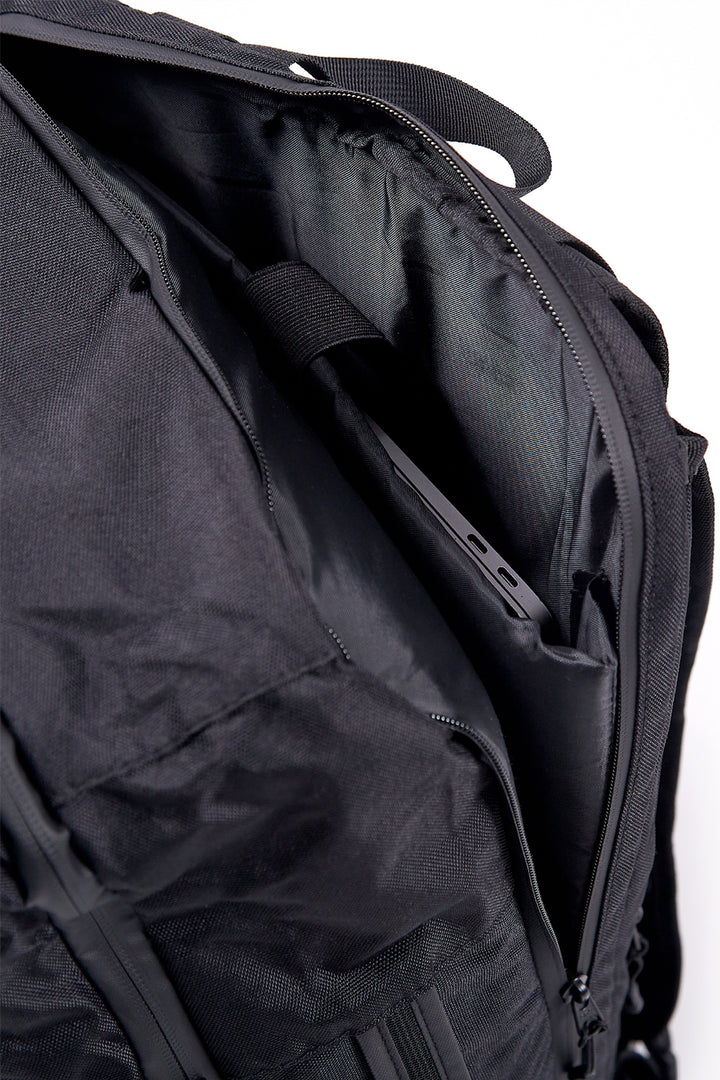 Mochila Travel Duma Reciclada Negra 40L