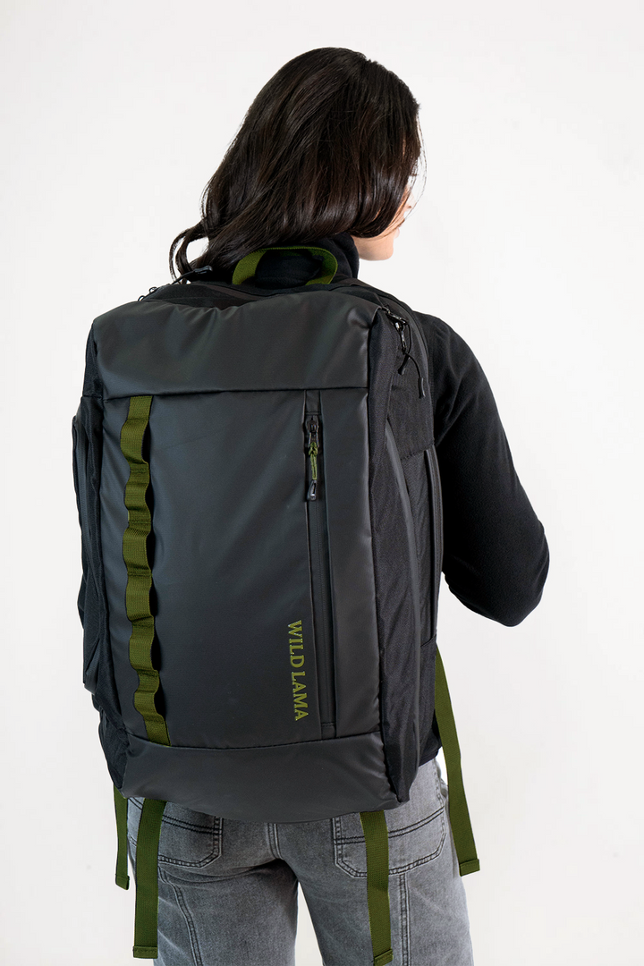 Mochila Travel Duma Reciclada Negra Verde 40L