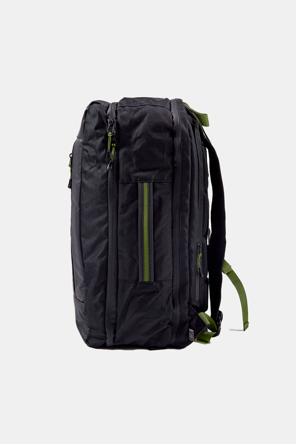 Mochila Travel Duma Reciclada Negra Verde 40L