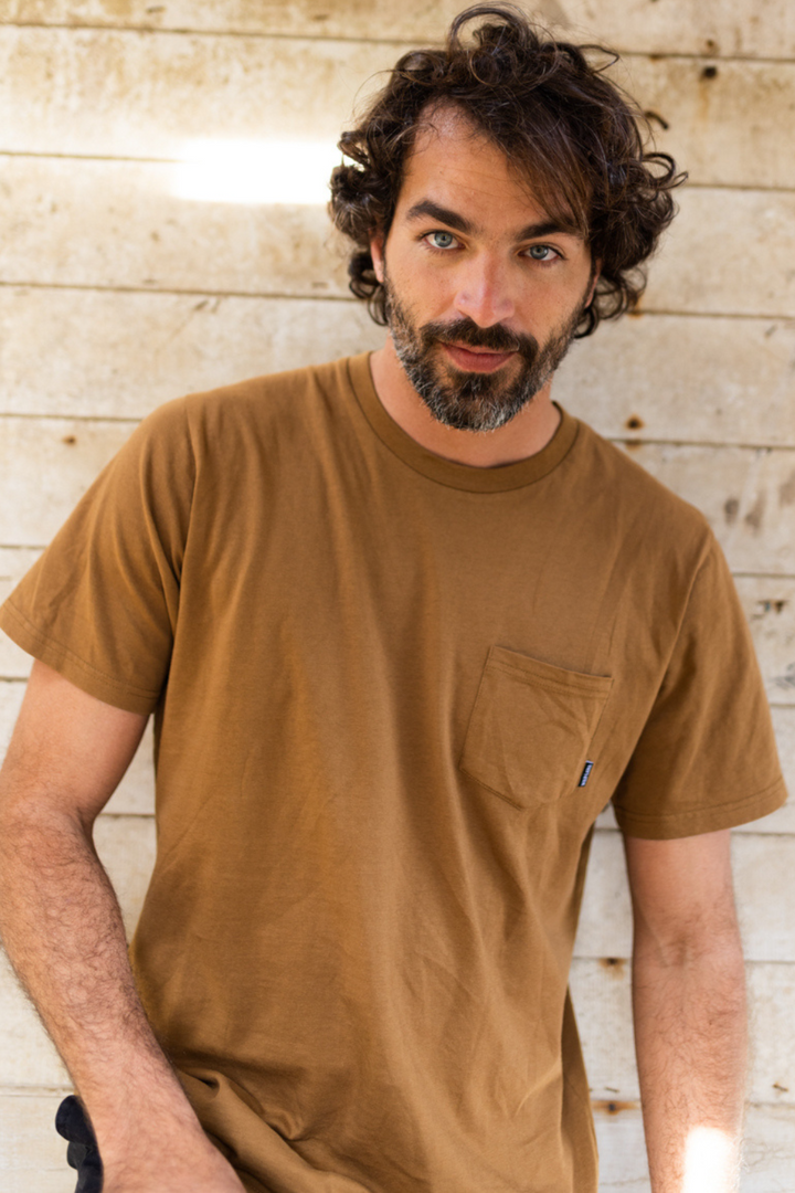 Polera Slim Fit Bichu Orgánica Mostaza Hombre