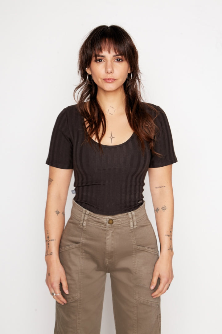 Polera Lupi Orgánica Negra Mujer