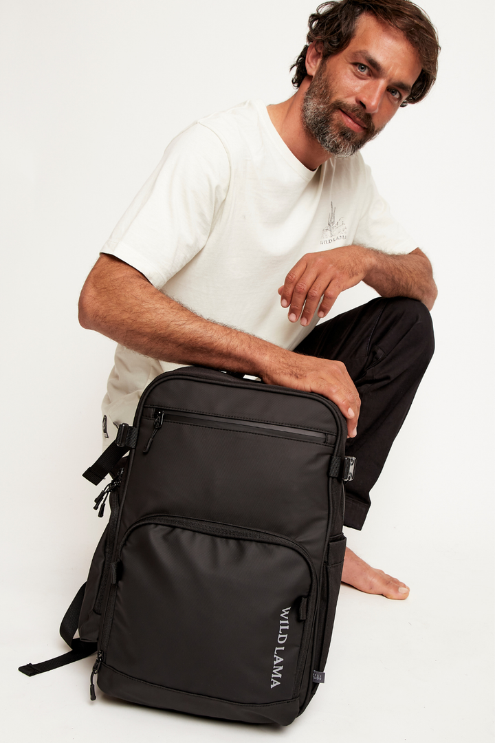 Mochila Travel Nera Reciclada Negra 16 Lts.