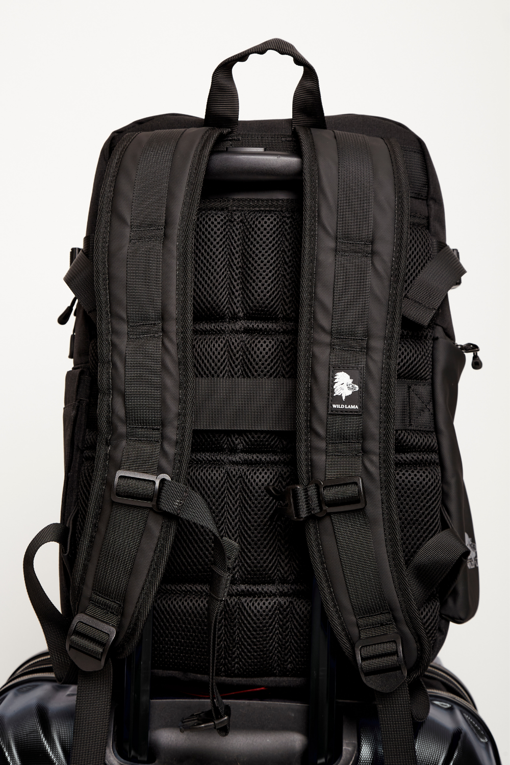 Mochila Travel Nera Reciclada Negra 16 Lts.