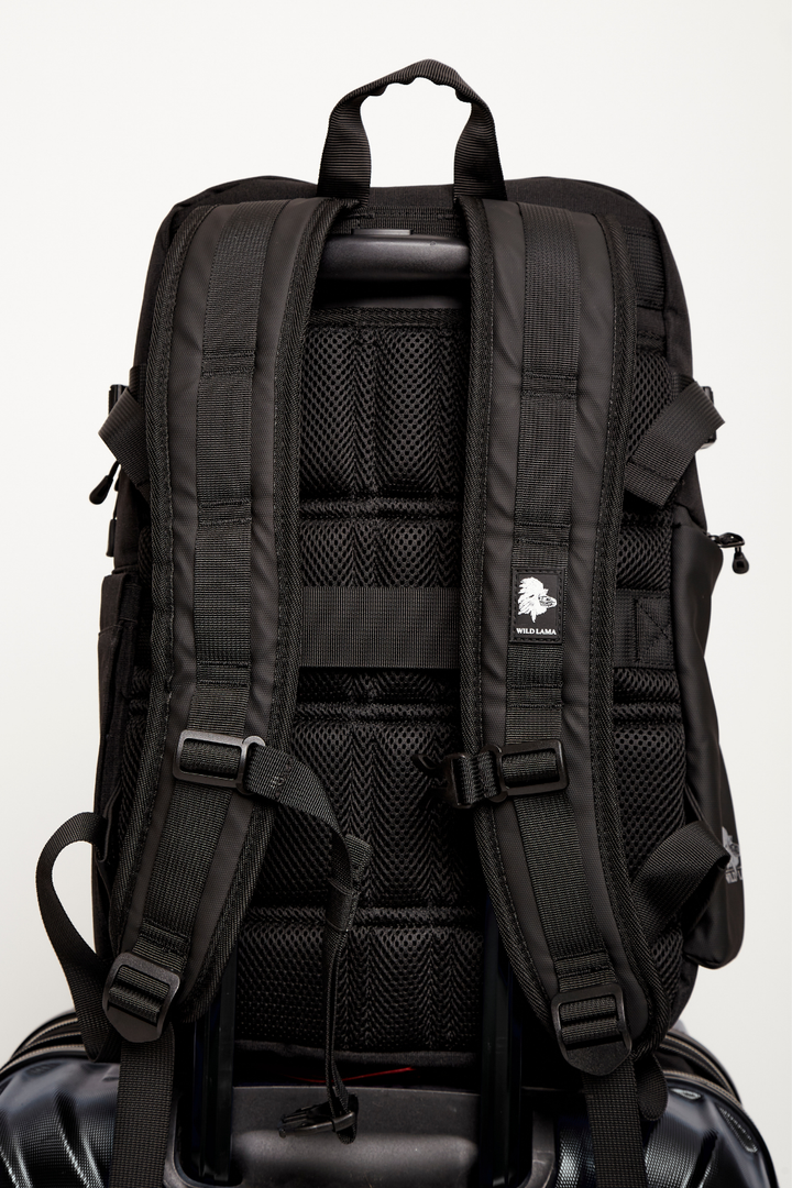 Mochila Travel Nera Reciclada Negra 16 Lts.