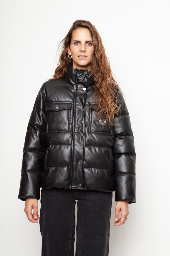 Parka Chic Puffa PU Orgánica Negra Mujer