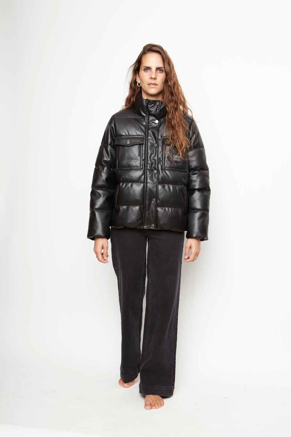 Parka Chic Puffa PU Orgánica Negra Mujer