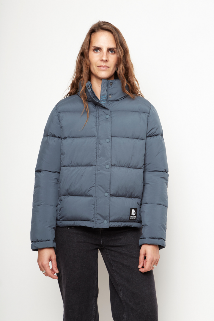 Parka Essential Reciclada Gris Azulado Mujer