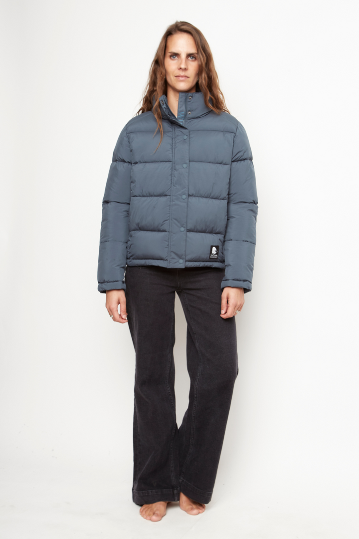 Parka Essential Reciclada Gris Azulado Mujer