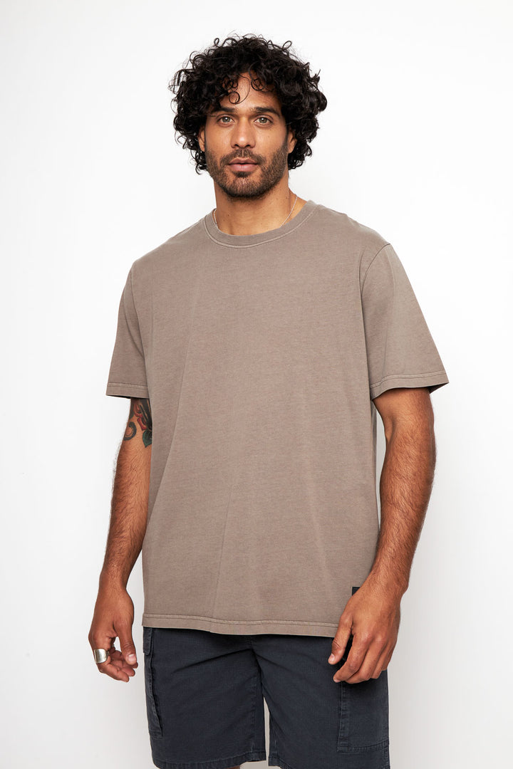 Polera Bat Orgánica Café Hombre