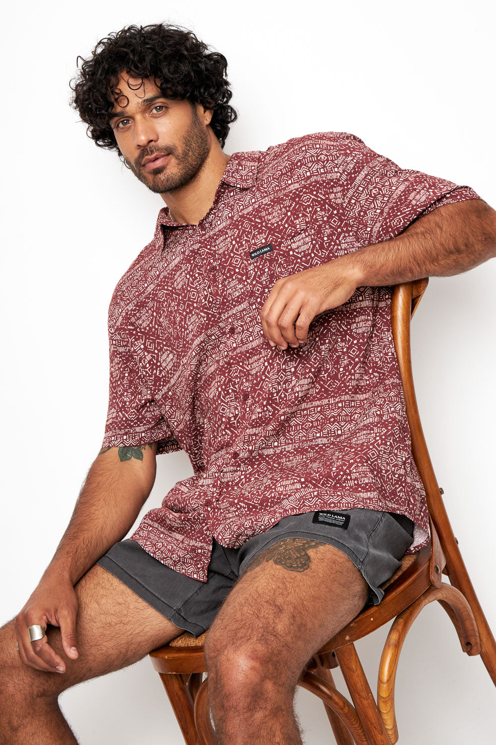 Camisa Mero Tribal Crudo Burdeo Hombre ECOVERO™