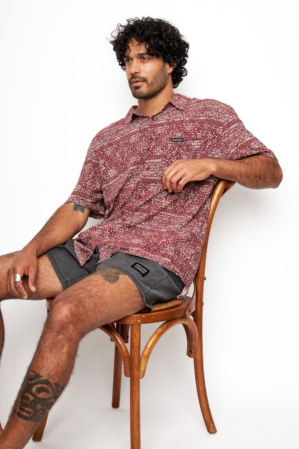 Camisa Mero Tribal Crudo Burdeo Hombre ECOVERO™