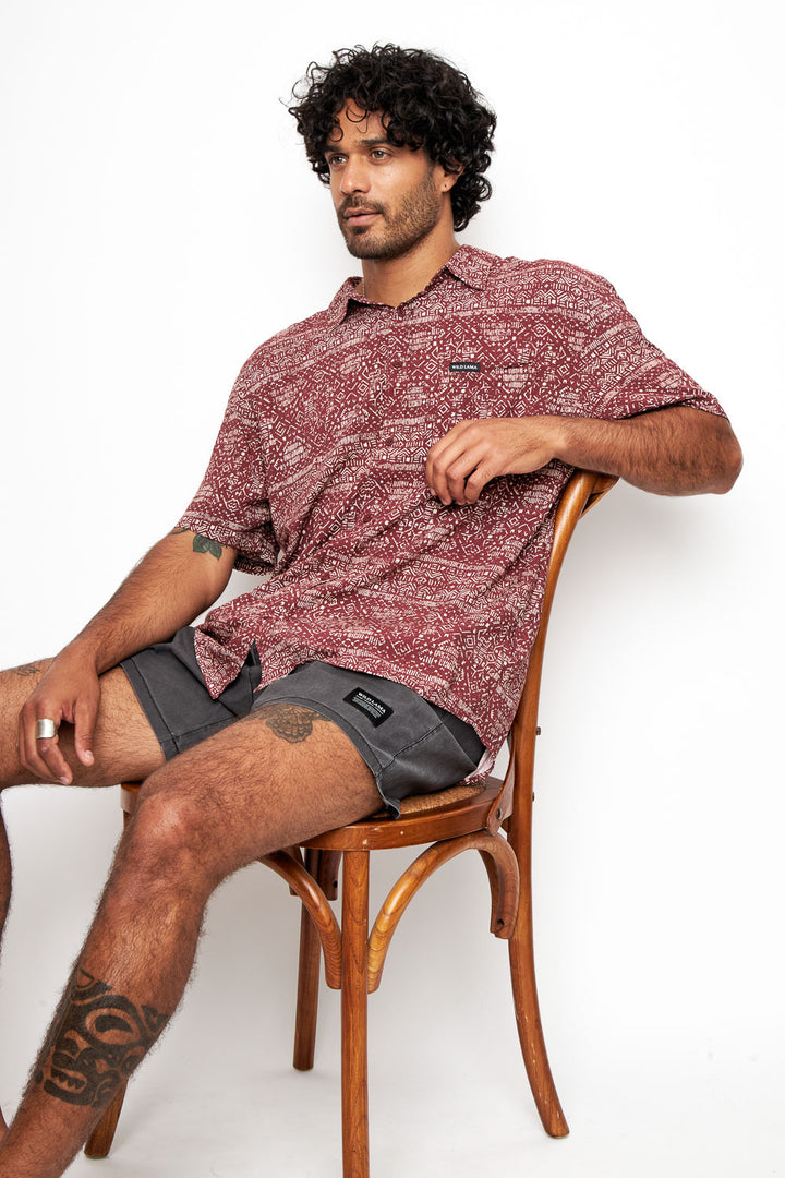 Camisa Mero Tribal Crudo Burdeo Hombre ECOVERO™