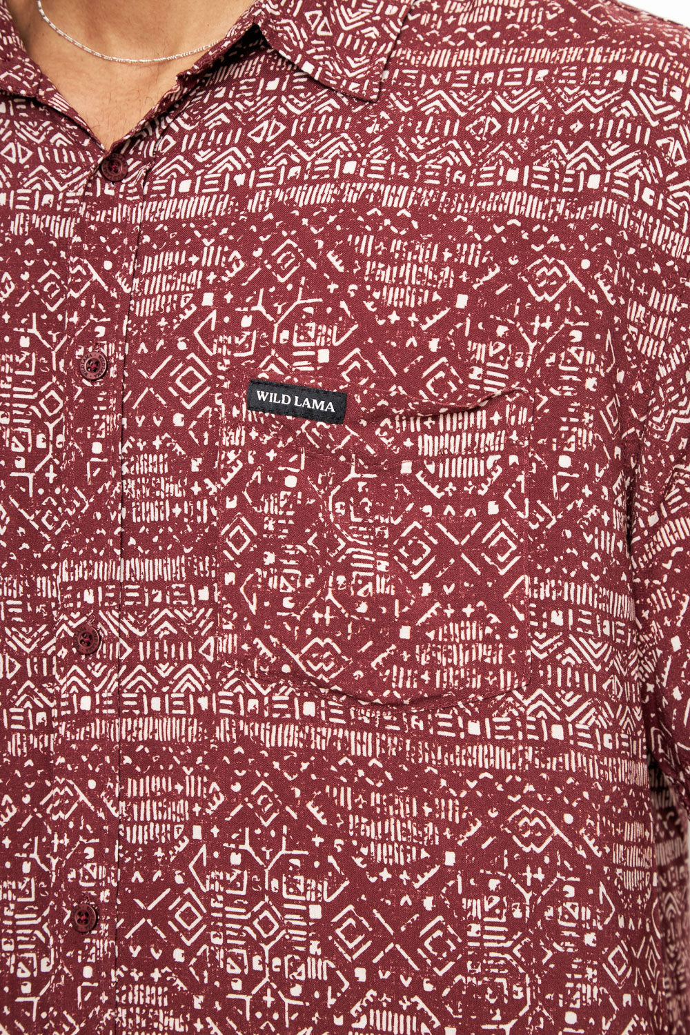 Camisa Mero Tribal Crudo Burdeo Hombre ECOVERO™