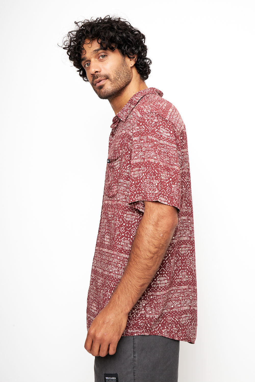 Camisa Mero Tribal Crudo Burdeo Hombre ECOVERO™