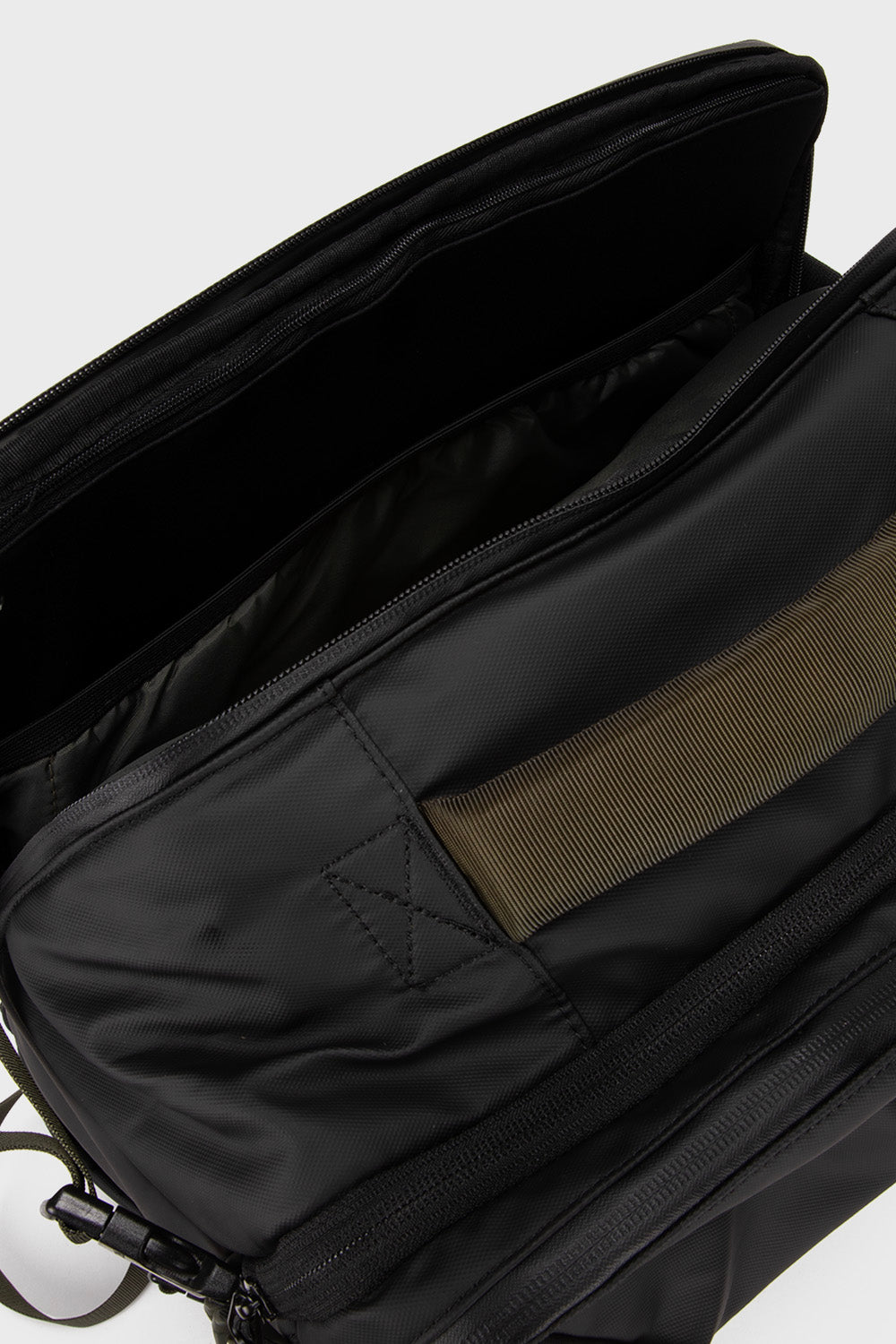 Mochila Travel Baku L Reciclada Negra 44 Lts.
