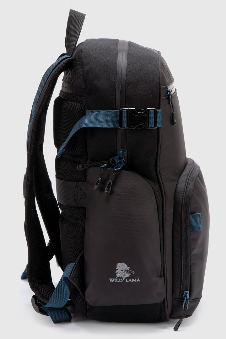 Mochila Travel Nera Reciclada Negra y Azul 16 Lts.