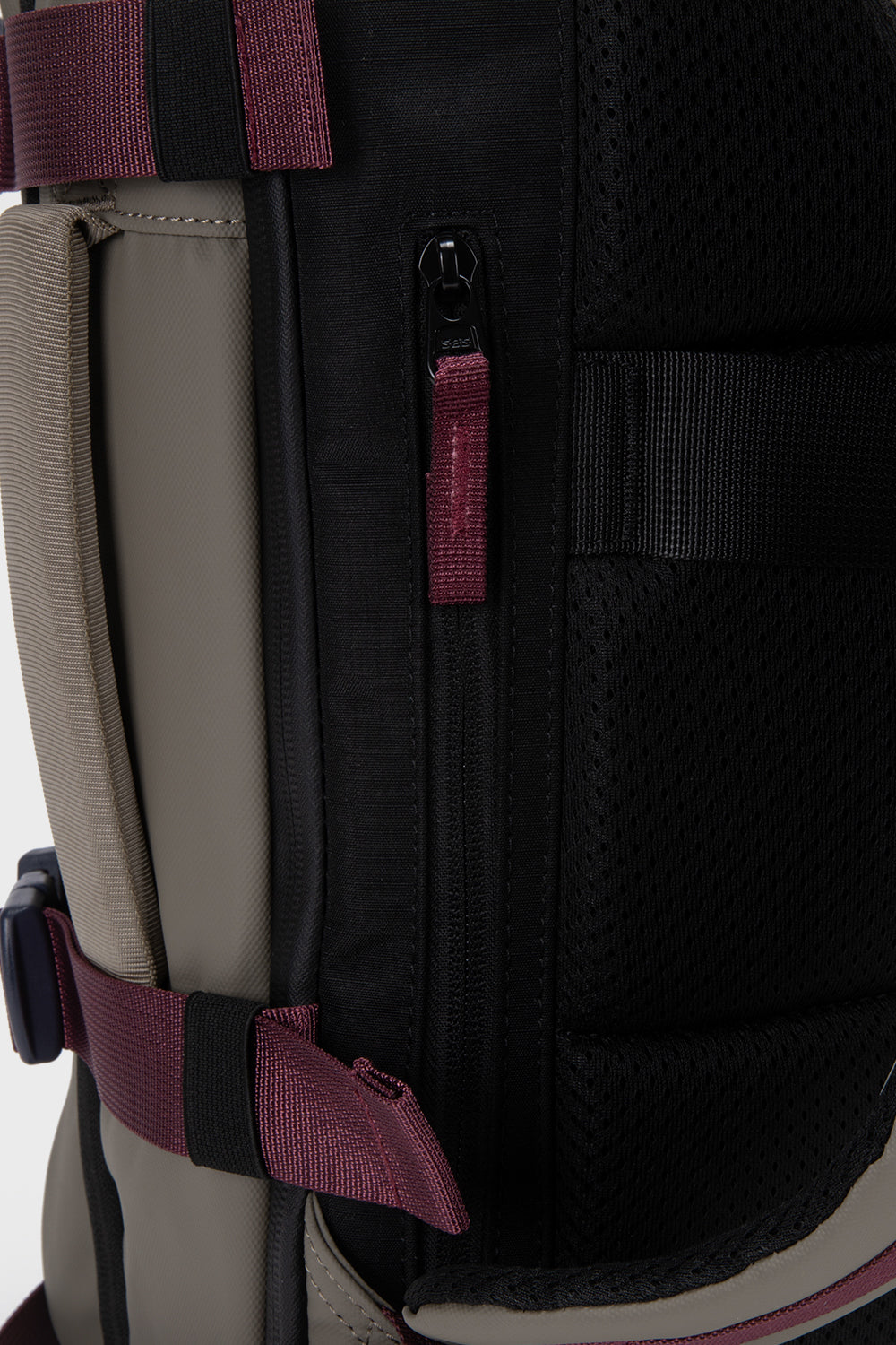 Mochila Travel Baku M Reciclada Beige 26 Lts.