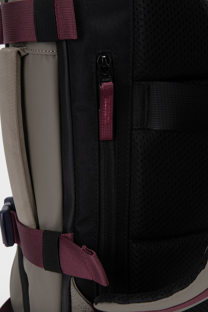 Mochila Travel Baku M Reciclada Beige 26 Lts.
