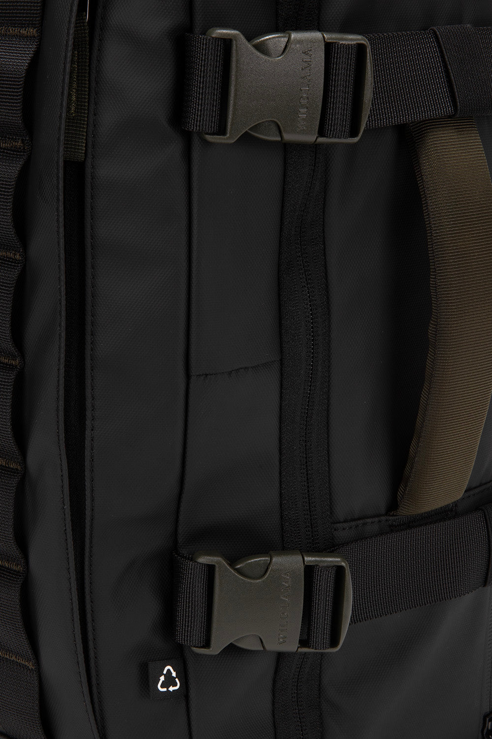Mochila Travel Baku M Reciclada Negra 26 Lts.
