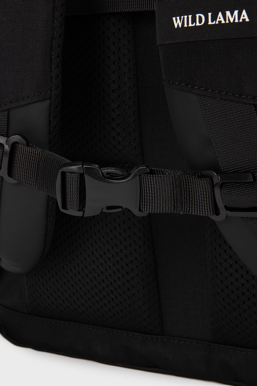 Mochila Travel Baku M Reciclada Negra 26 Lts.