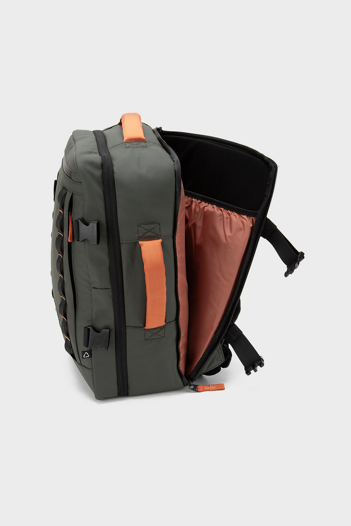 Mochila Travel Baku M Reciclada Verde 26 Lts.