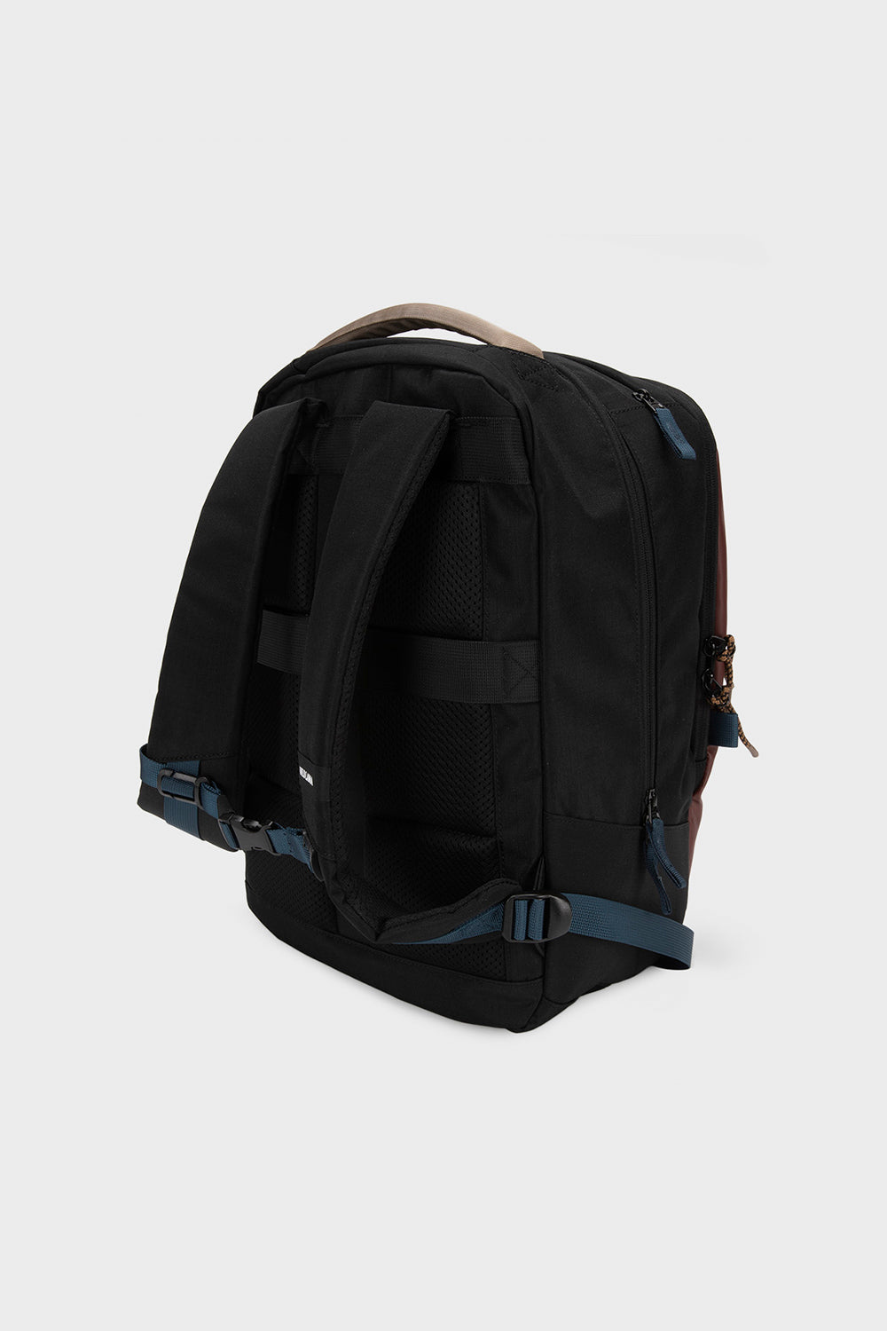 Mochila Travel Nala M Reciclada Burdeo 32 Lts.