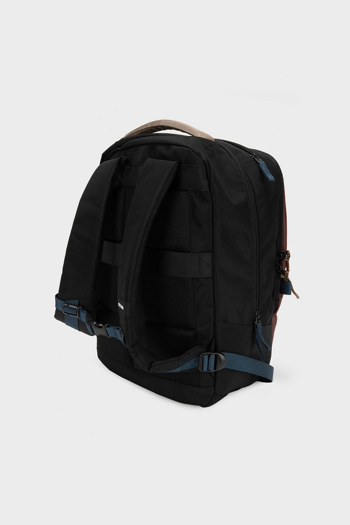 Mochila Travel Nala M Reciclada Burdeo 32 Lts.