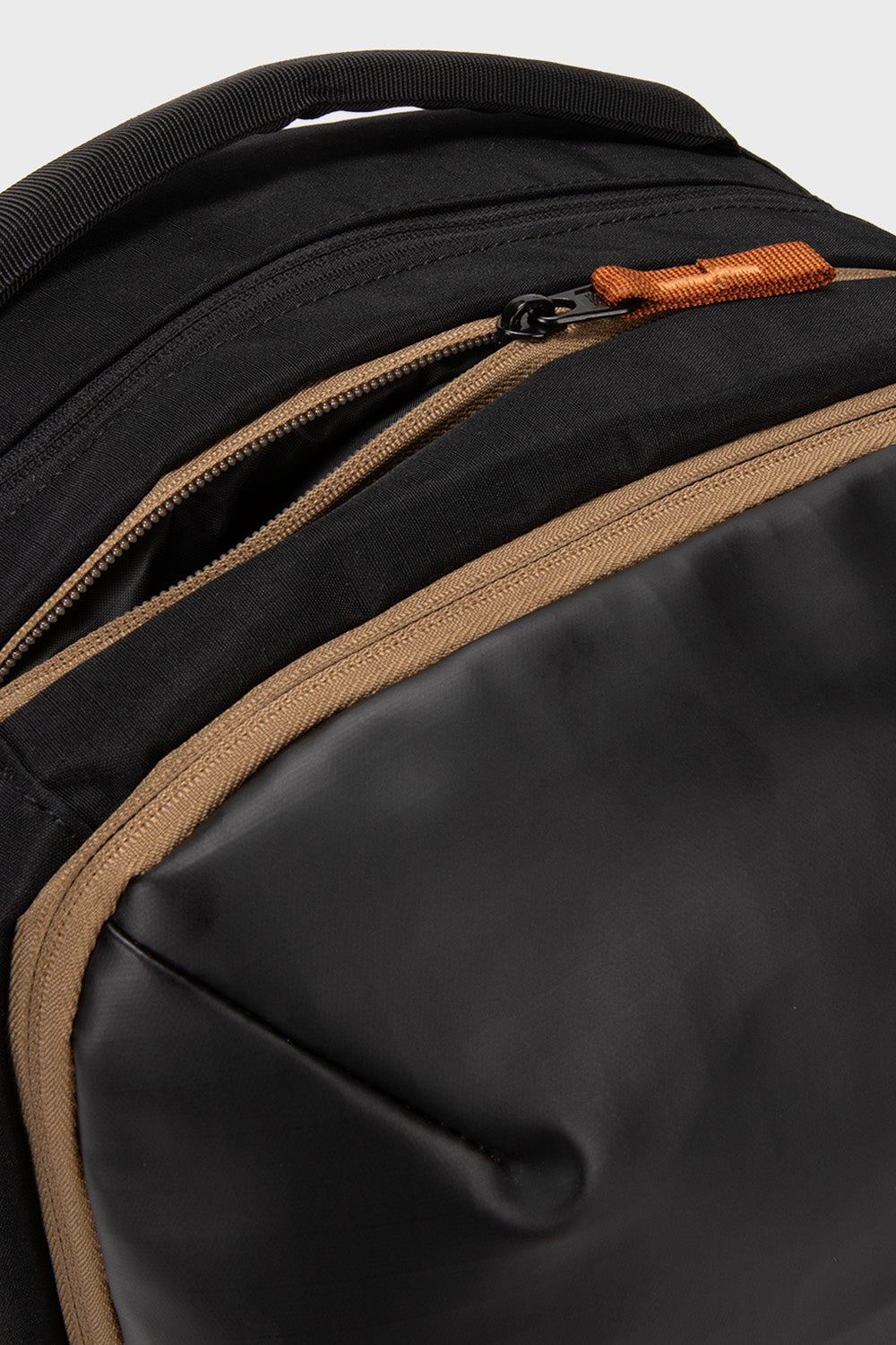 Mochila Travel Nala M Reciclada Negra 32 Lts.