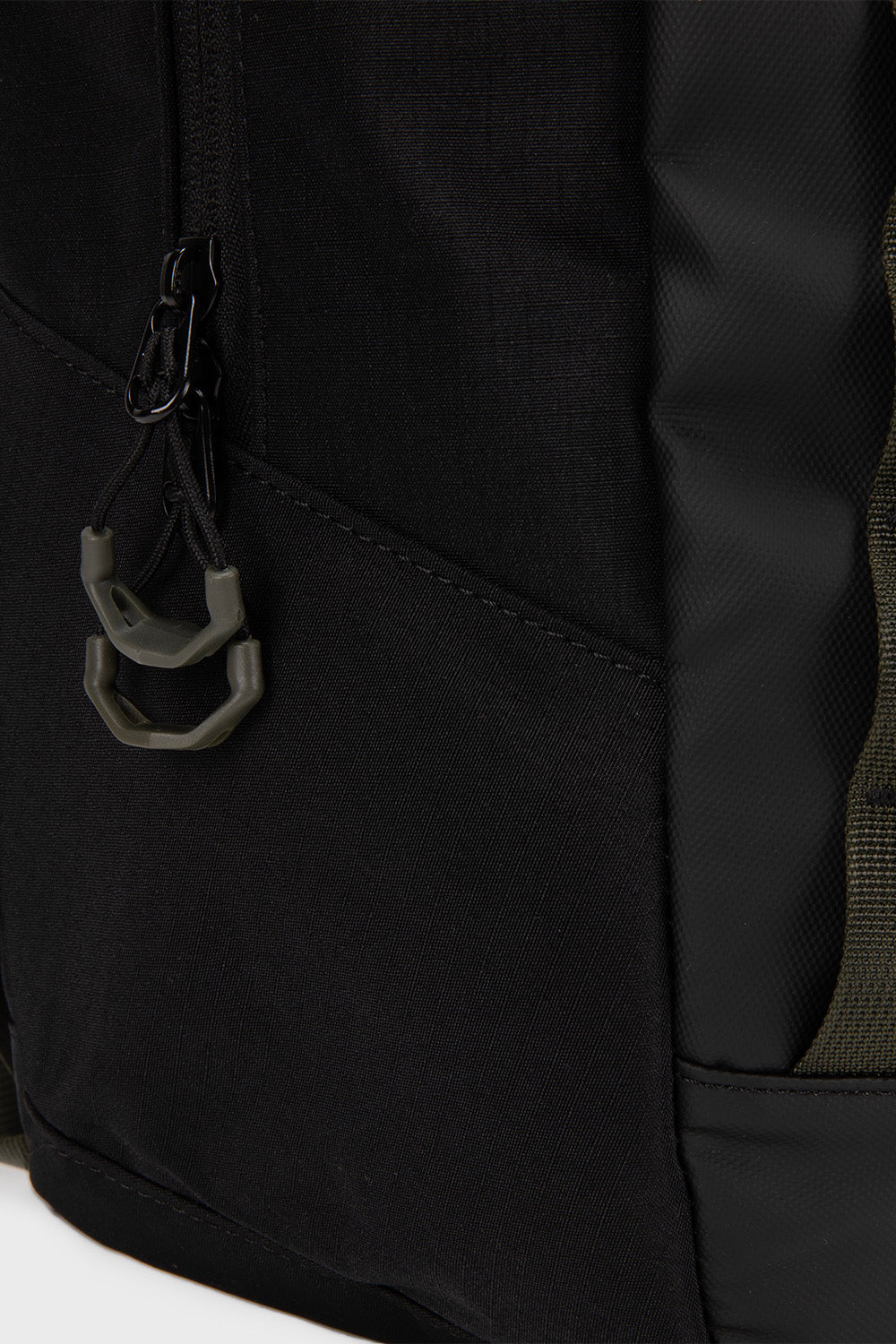 Mochila Travel Baku S Reciclada Negra 21 Lts.