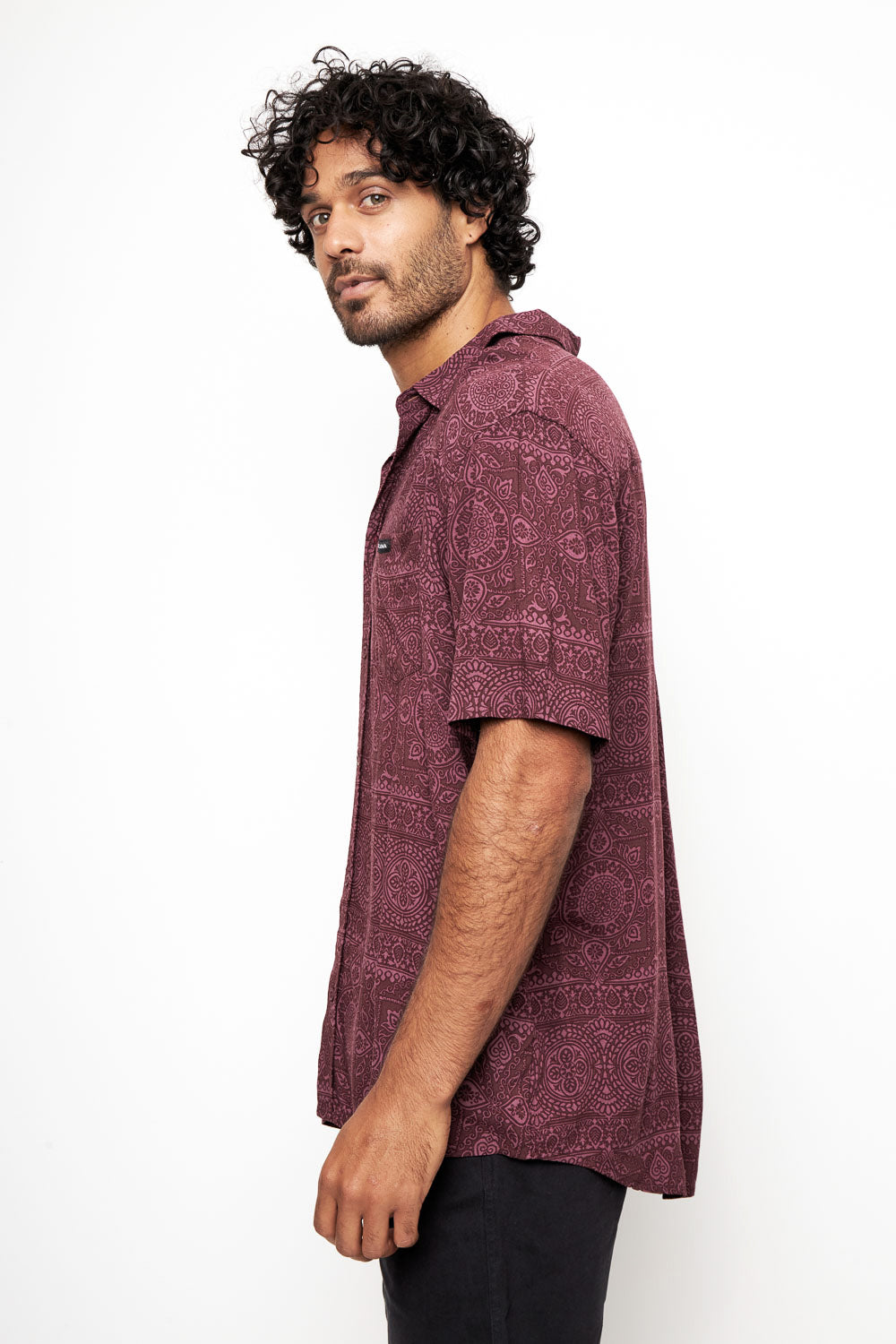 Camisa Mero Tribal Burdeo Hombre ECOVERO™