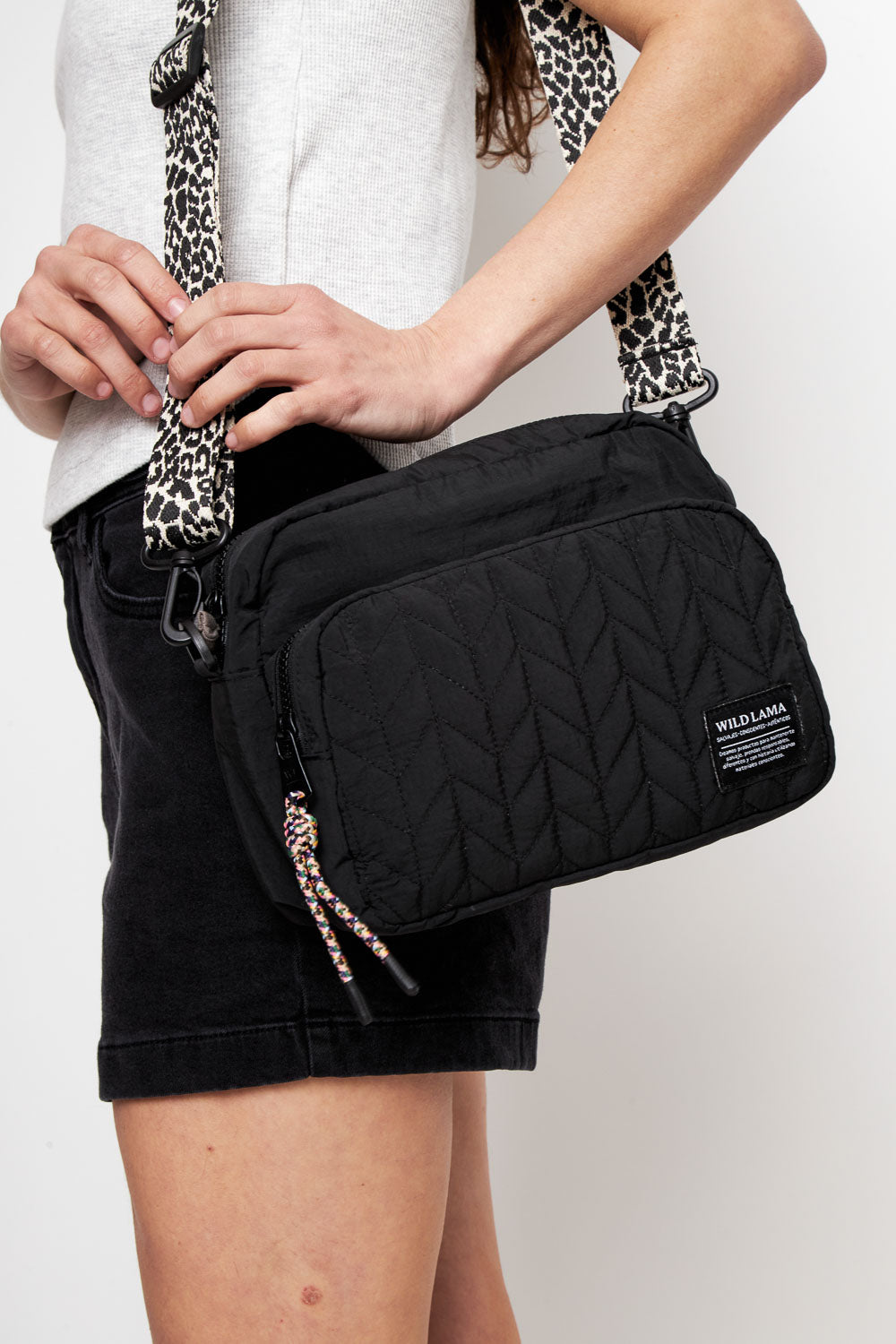 Cartera Rina Reciclada Negra Animal Print