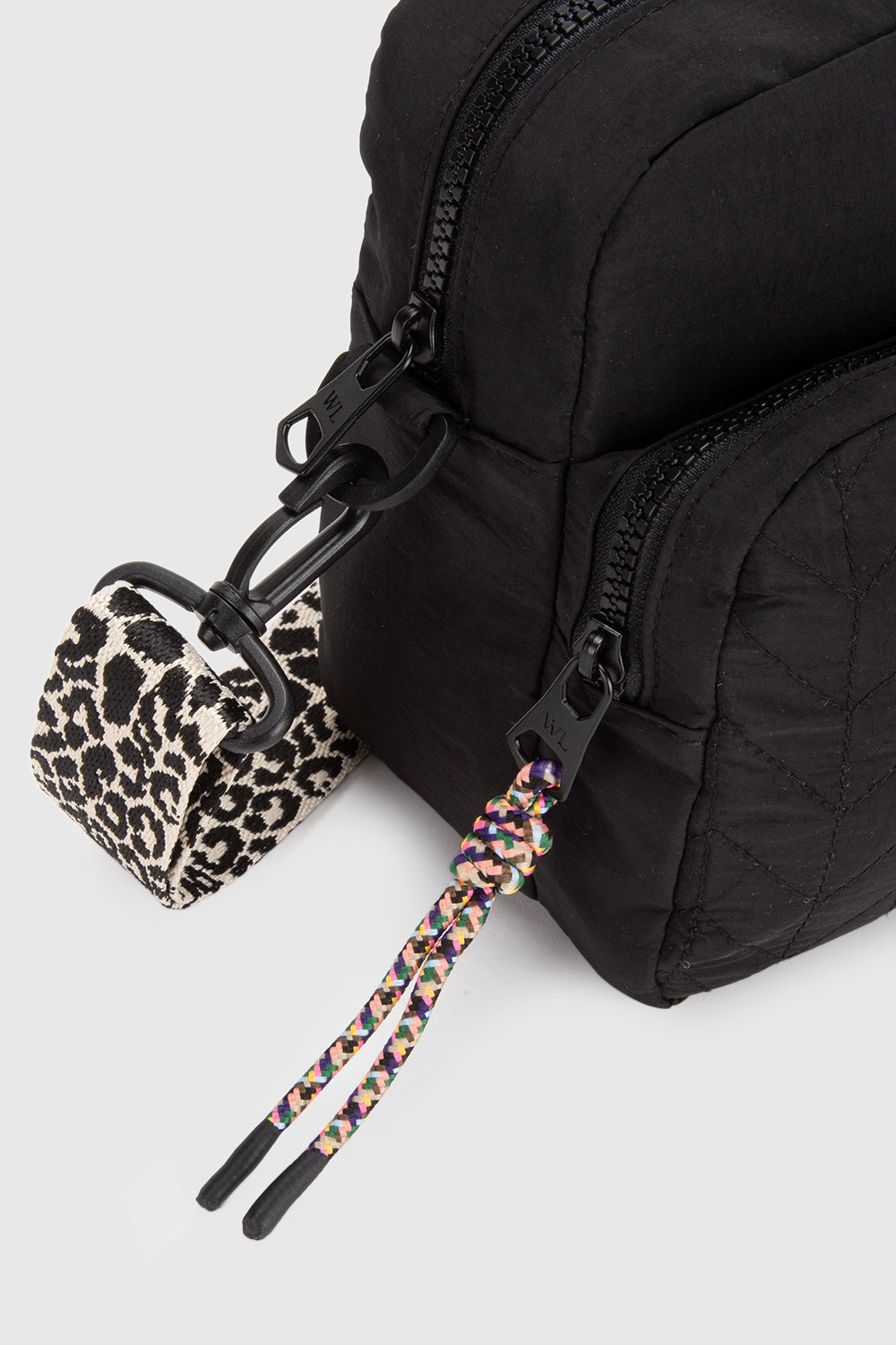 Cartera Rina Reciclada Negra Animal Print
