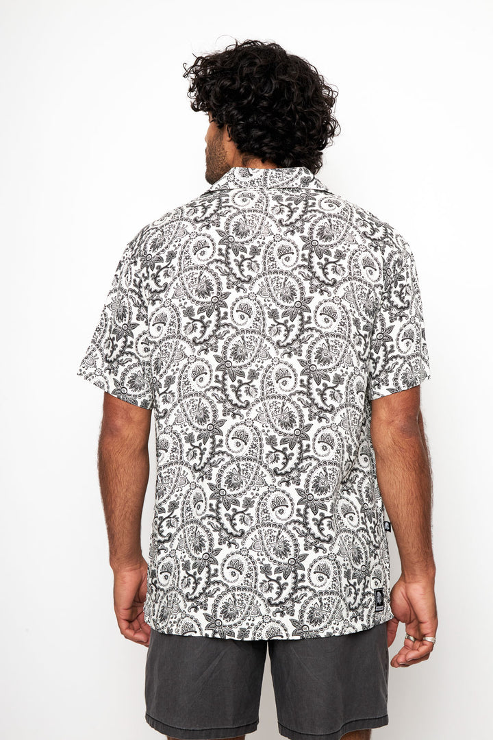 Guayabera Ecuador Paisley Blanco y Negro Hombre