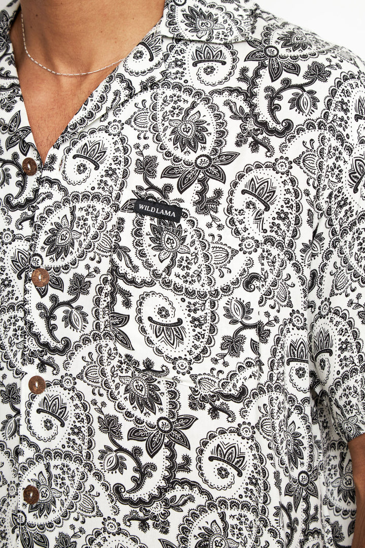Guayabera Ecuador Paisley Blanco y Negro Hombre