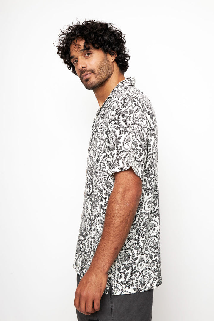 Guayabera Ecuador Paisley Blanco y Negro Hombre