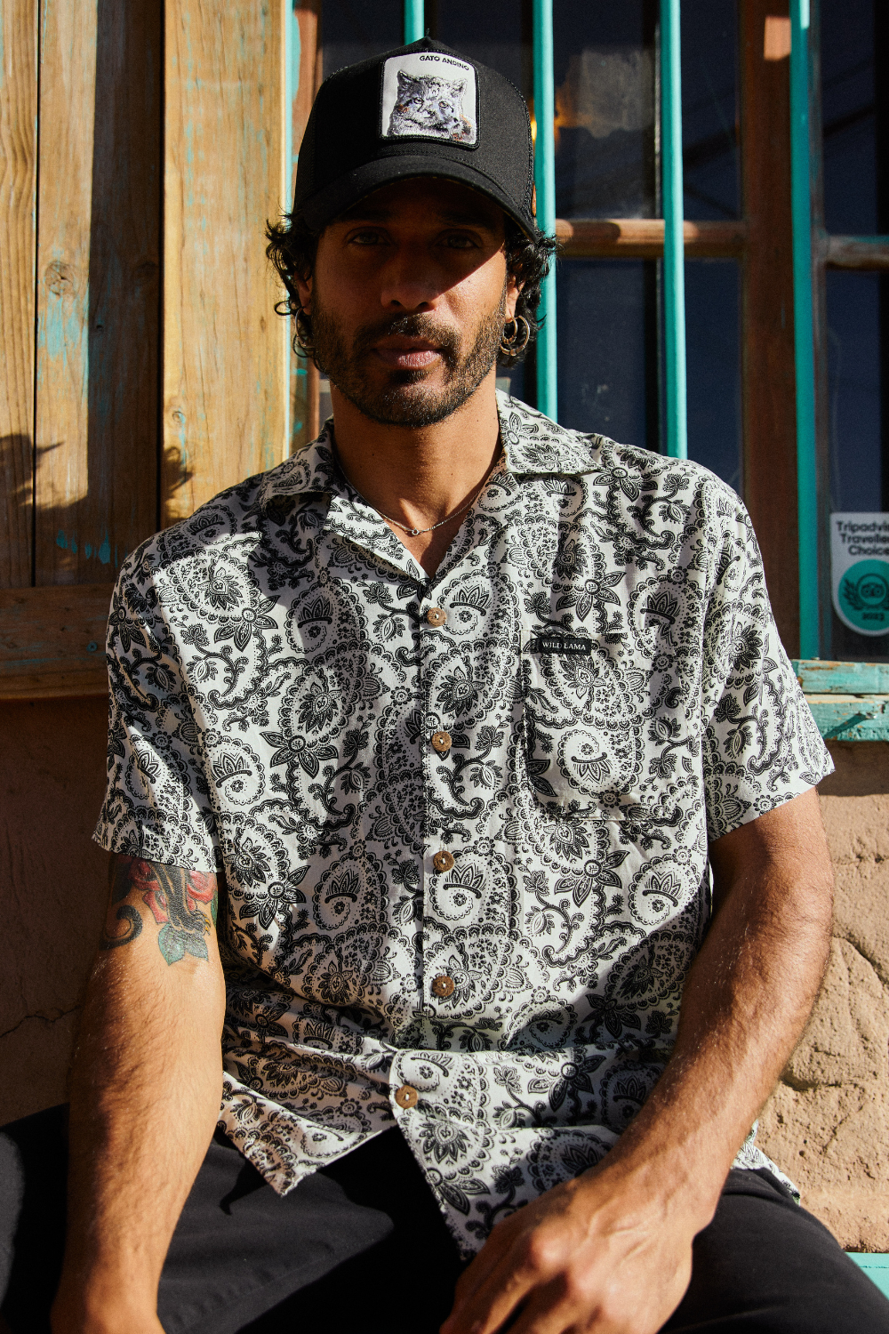 Guayabera Ecuador Paisley Blanco y Negro Hombre