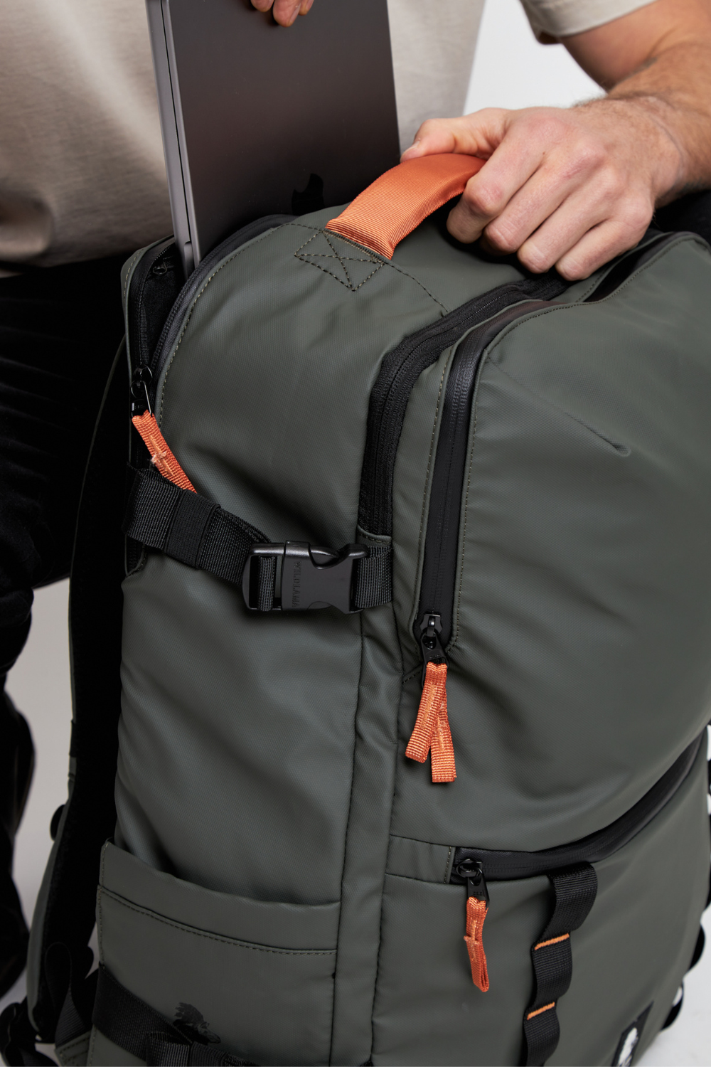 Mochila Travel Baku L Reciclada Verde 44 Lts.