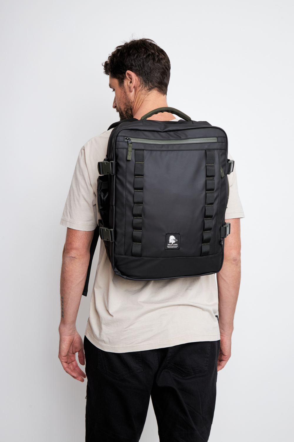 Mochila Travel Baku M Reciclada Negra 26 Lts.