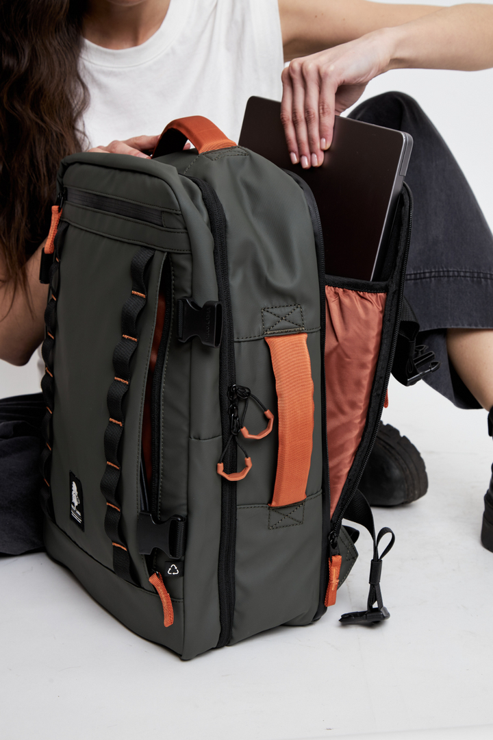 Mochila Travel Baku M Reciclada Verde 26 Lts.