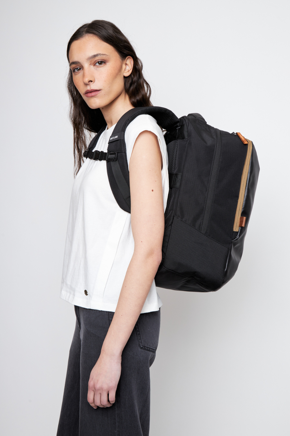 Mochila Travel Nala M Reciclada Negra 32 Lts.