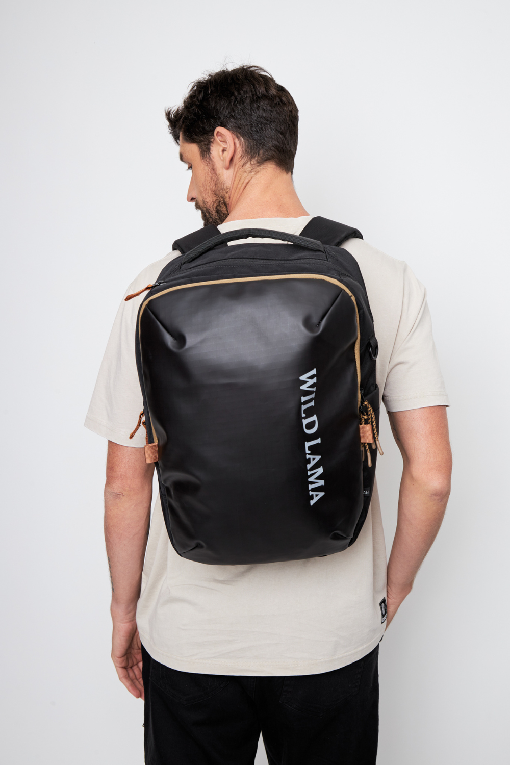 Mochila Travel Nala M Reciclada Negra 32 Lts.