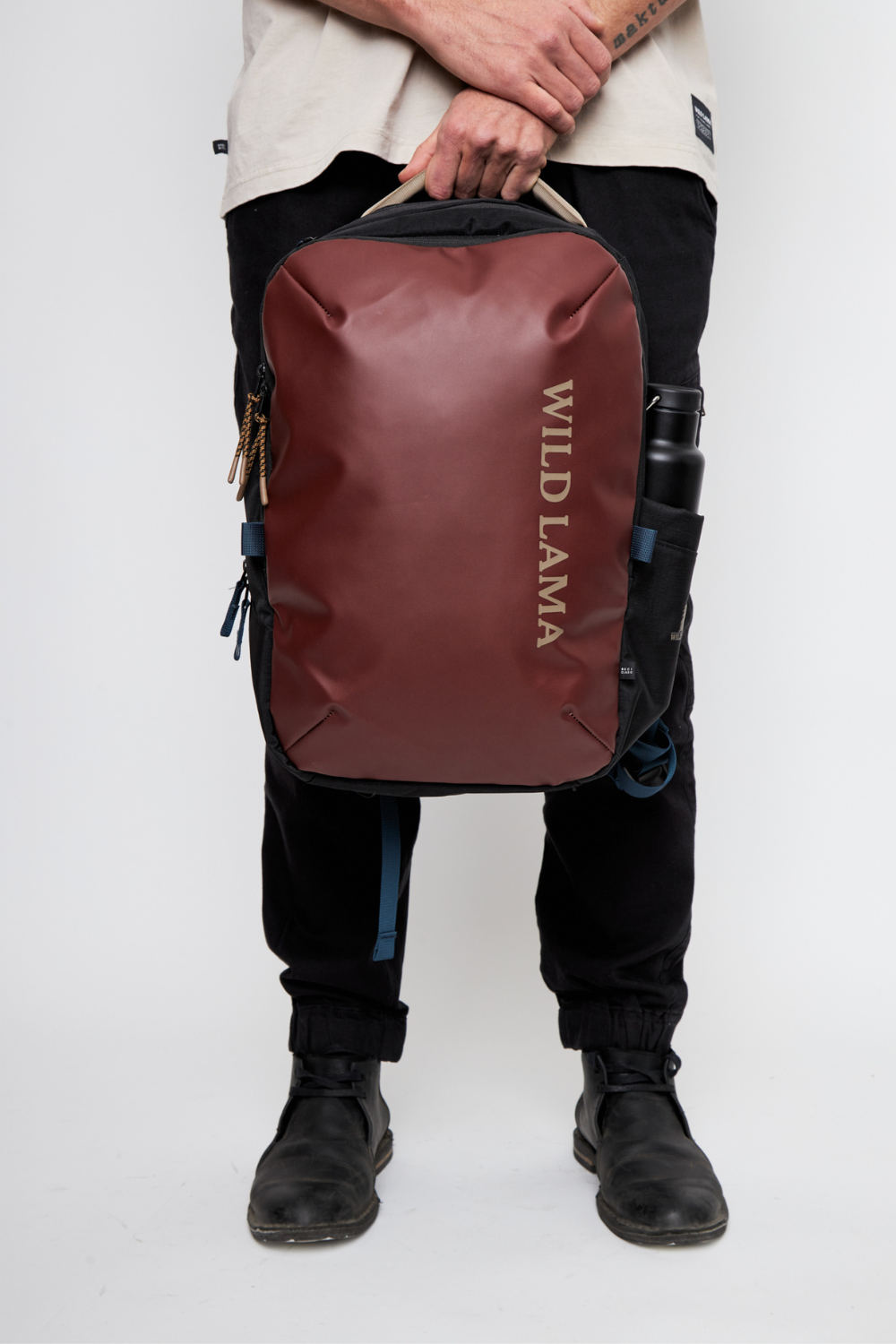 Mochila Travel Nala M Reciclada Burdeo 32 Lts.