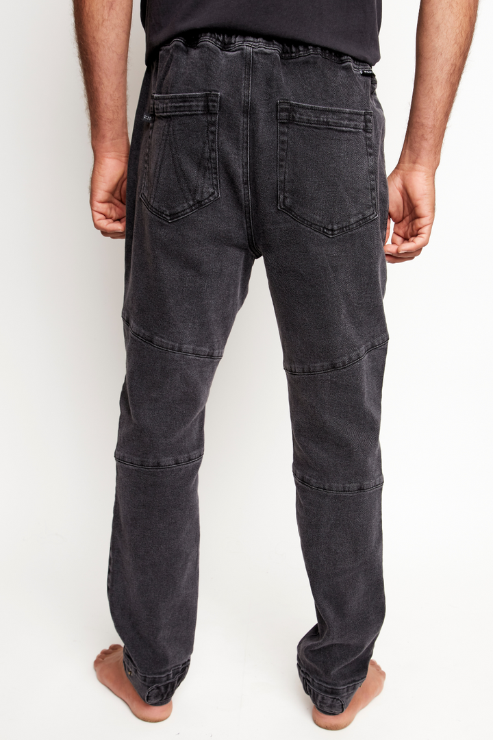Pantalón Gres Orgánico Negro Lavado Hombre