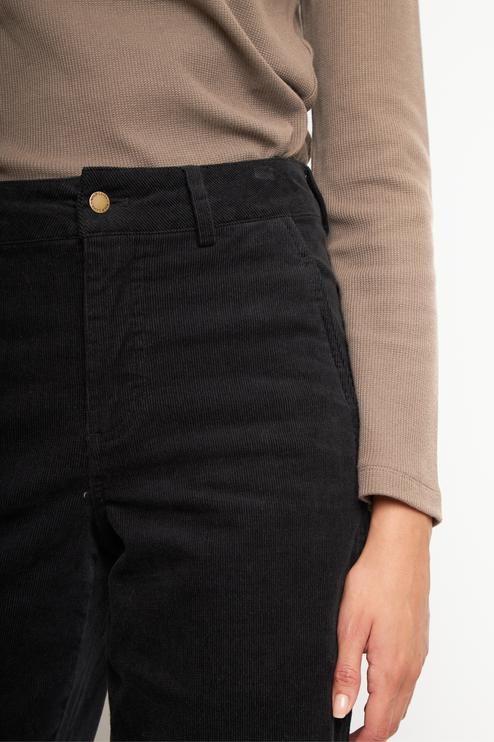 Pantalón Zela Cotelé Orgánico Negro Mujer