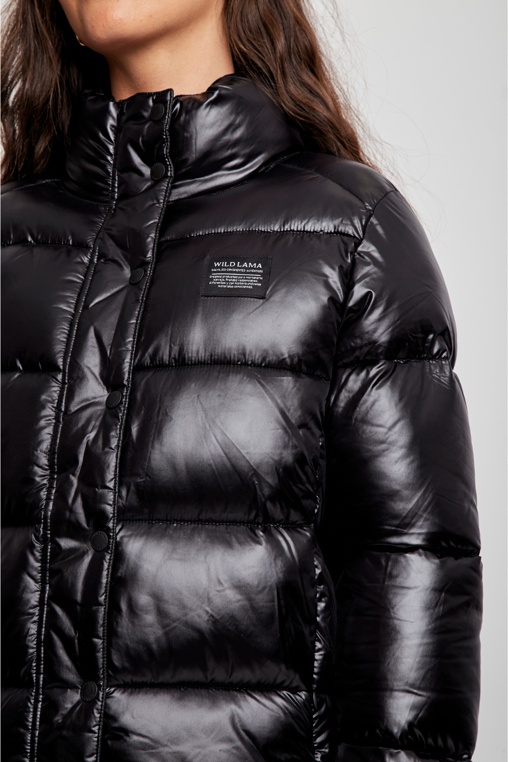 Parka Essential Glossed Reciclada Negra Mujer