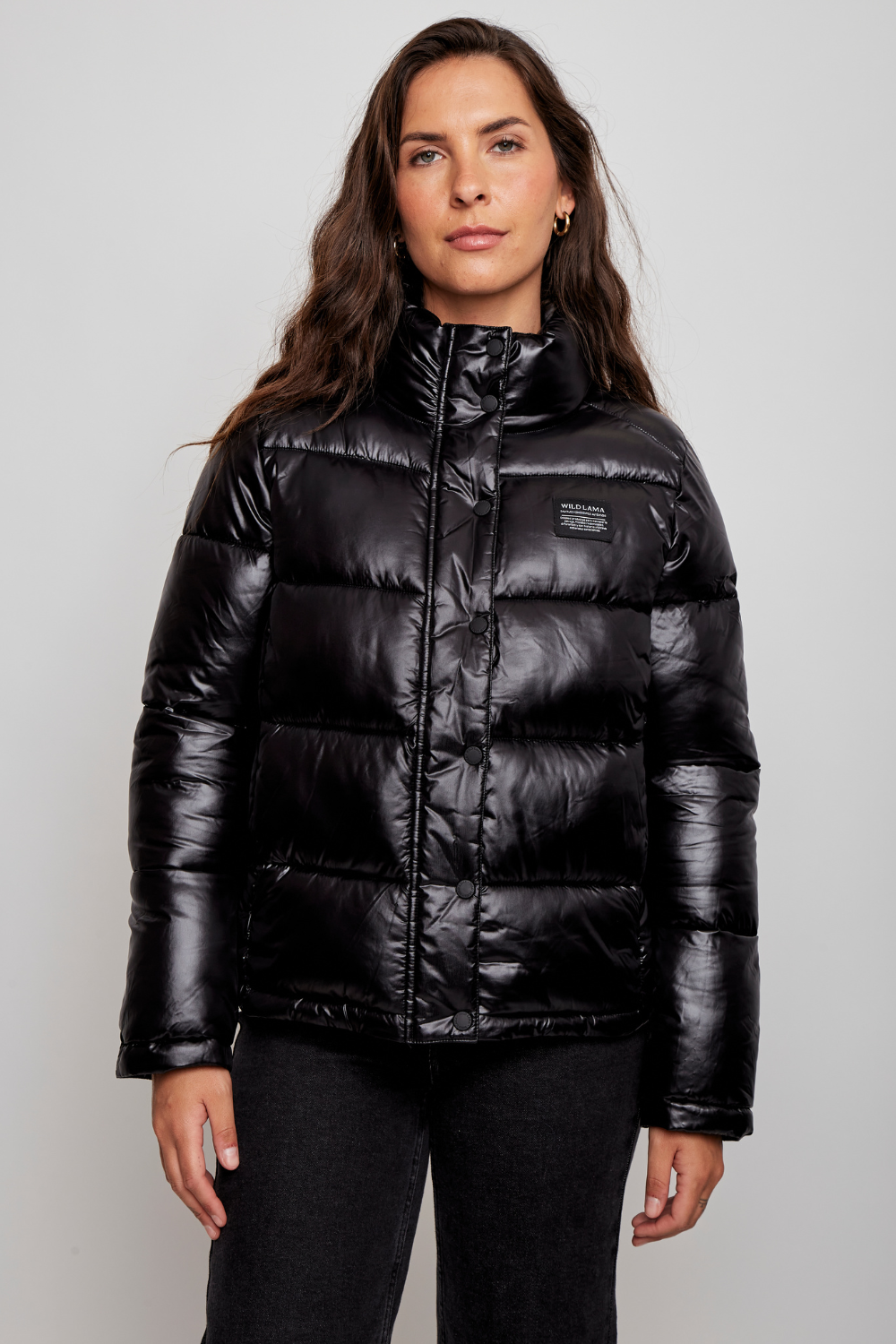 Parka Essential Glossed Reciclada Negra Mujer