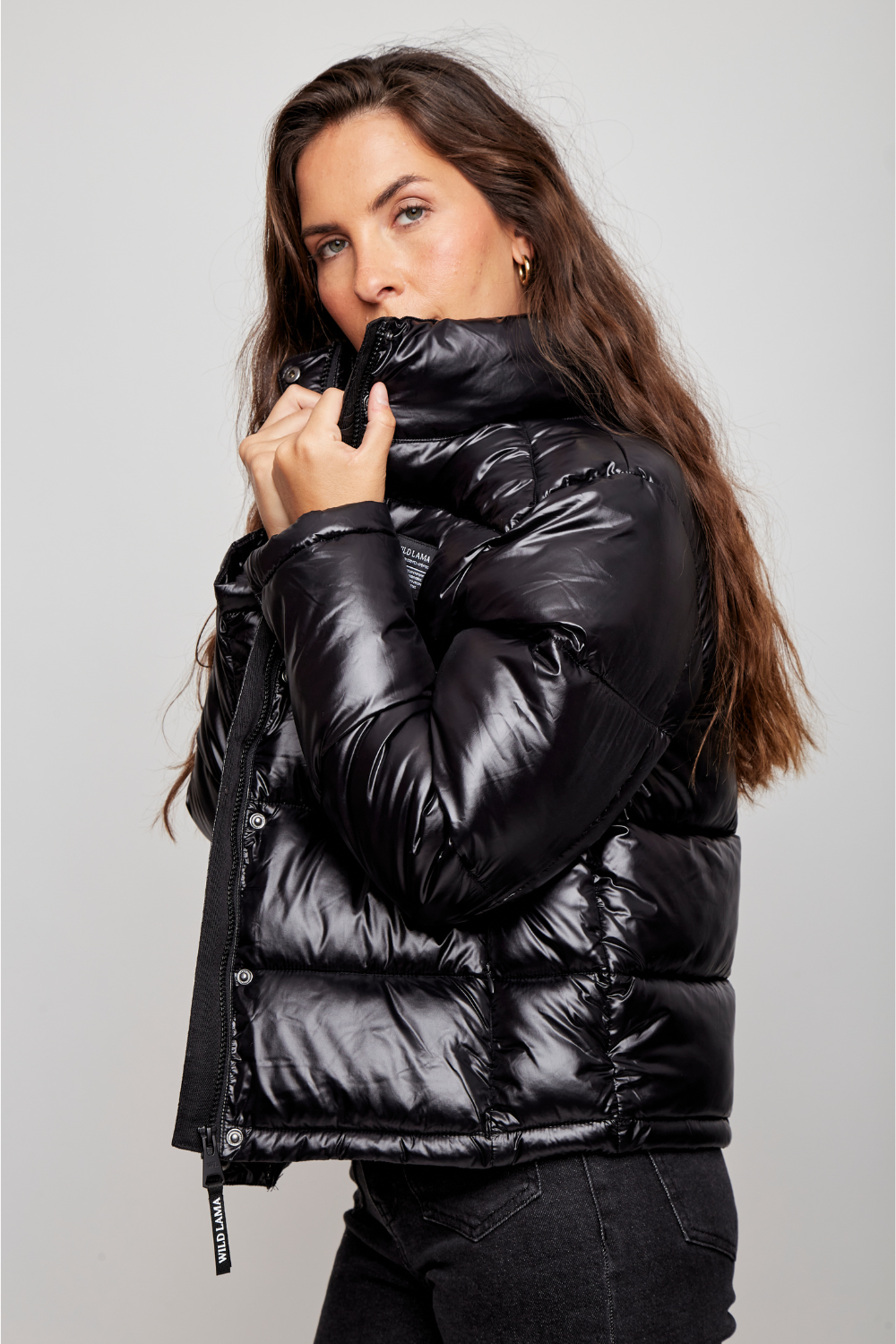 Parka Essential Glossed Reciclada Negra Mujer