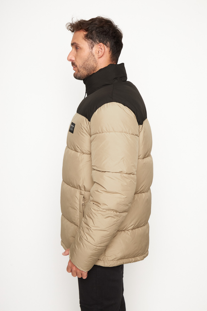 Parka Essential Reciclada Negra y Café Hombre