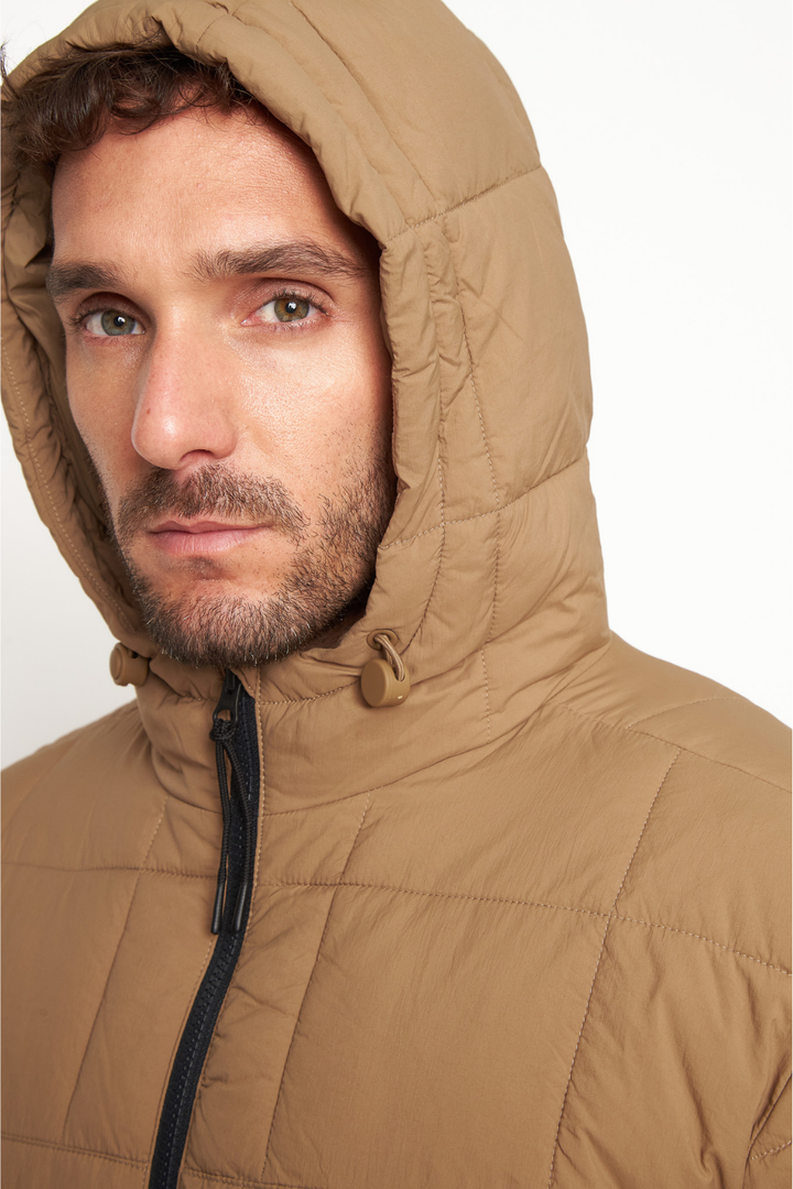 Parka PrimaLoft® Compactable Kun Reciclada Camel Hombre