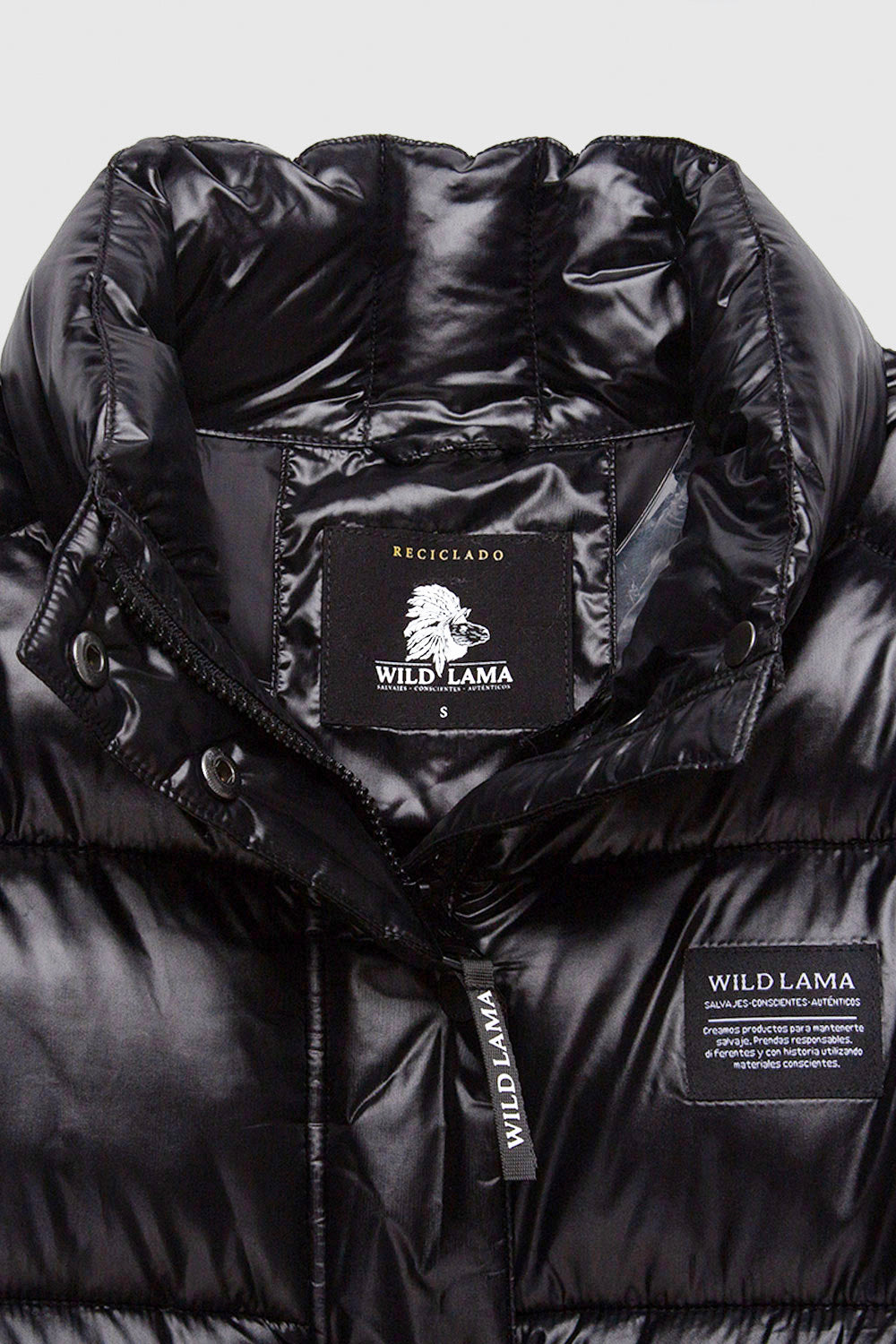 Parka Essential Glossed Reciclada Negra Mujer